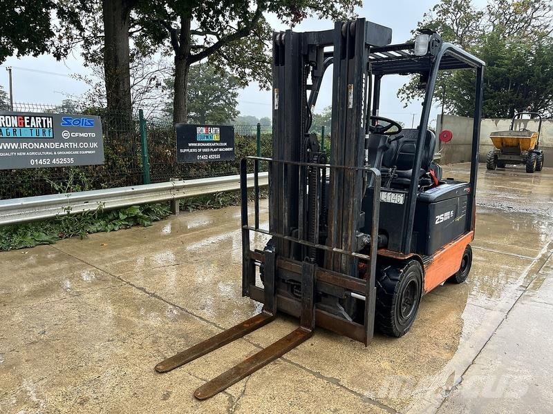 Doosan B25X-5 Forklift شاحنات ذات رافعات شوكية تعمل بالكهرباء