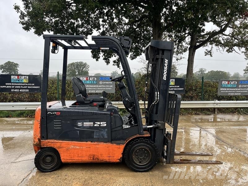 Doosan B25X-5 Forklift شاحنات ذات رافعات شوكية تعمل بالكهرباء
