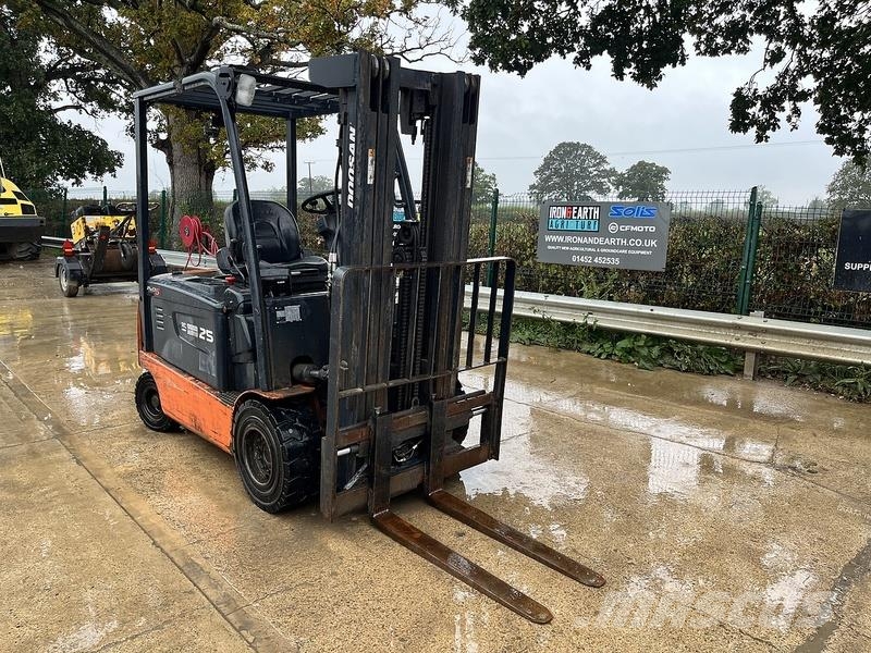 Doosan B25X-5 Forklift شاحنات ذات رافعات شوكية تعمل بالكهرباء