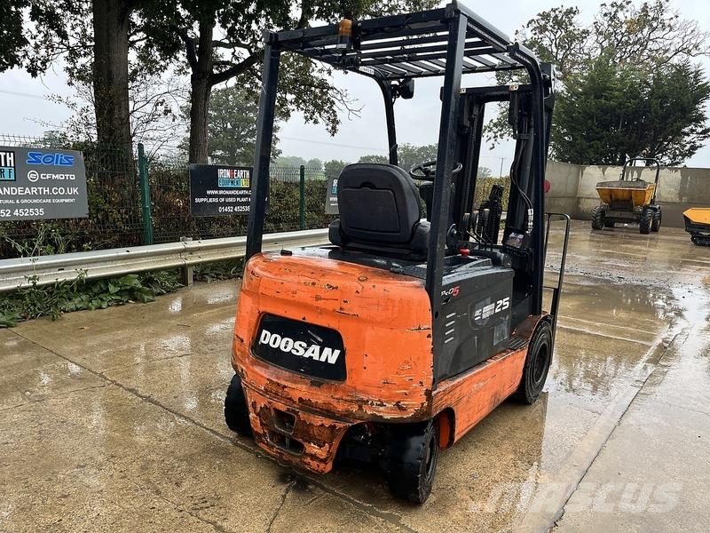 Doosan B25X-5 Forklift شاحنات ذات رافعات شوكية تعمل بالكهرباء