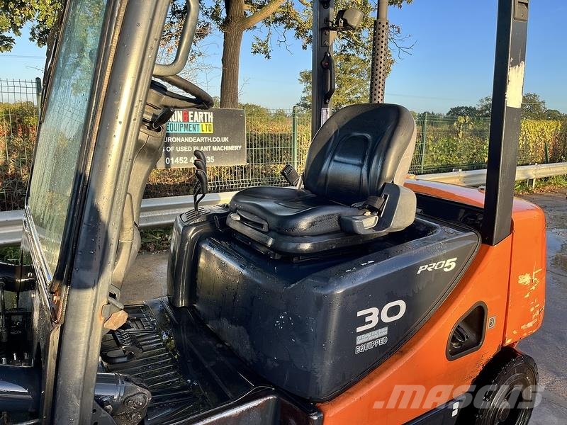 Doosan D30S-5 Forklfit Empilhadores Diesel