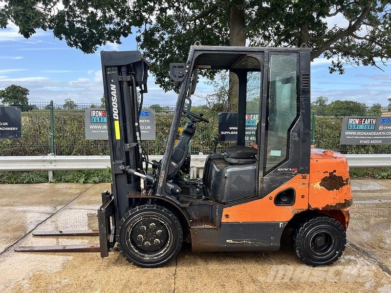 Doosan D30S-5 Forklift Chariots diesel
