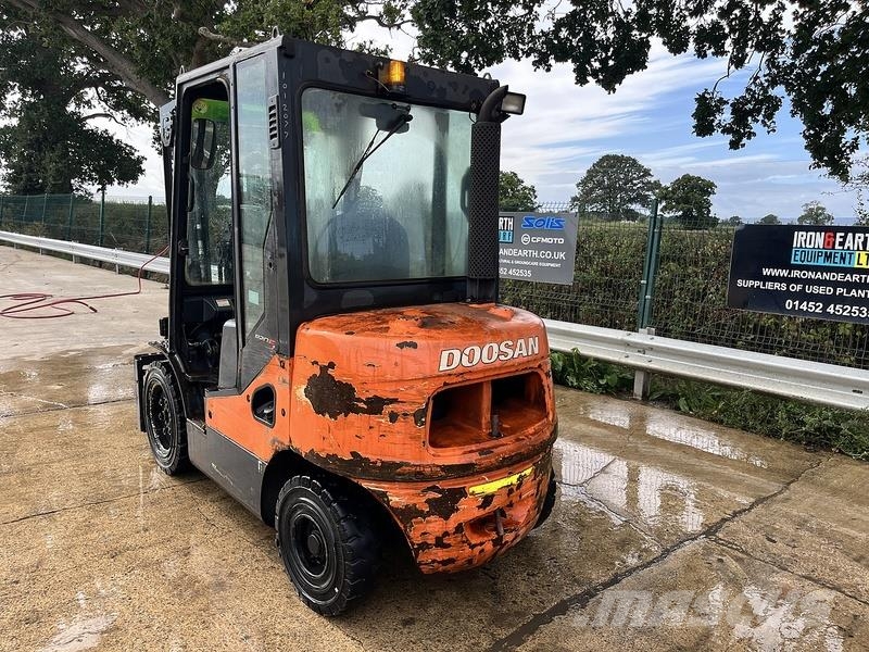 Doosan D30S-5 Forklift Chariots diesel
