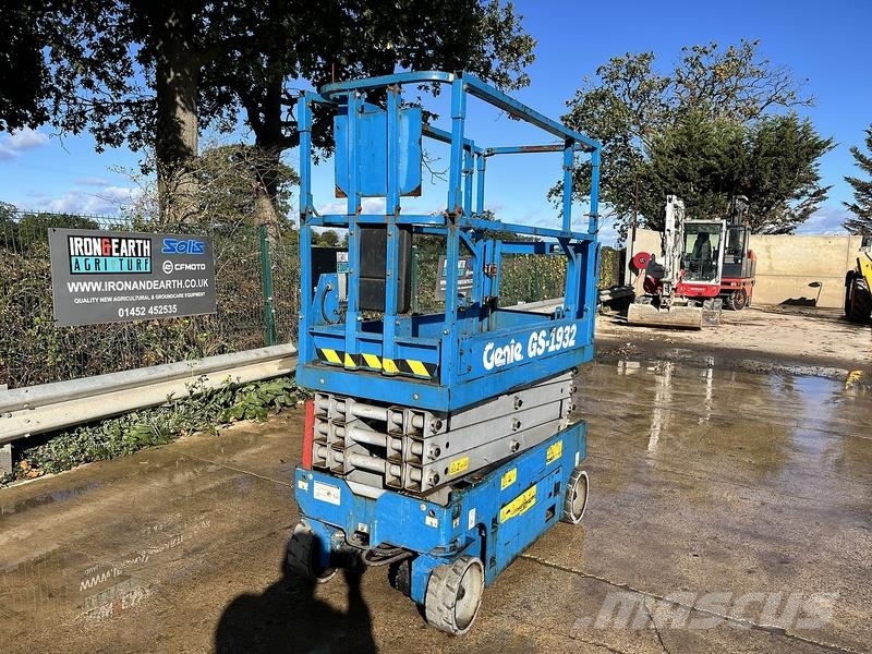 Genie GS-1932 Scissor Lift Construction - Others