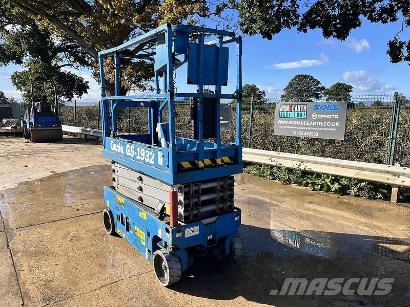 Genie GS-1932 Scissor Lift Construction - Others