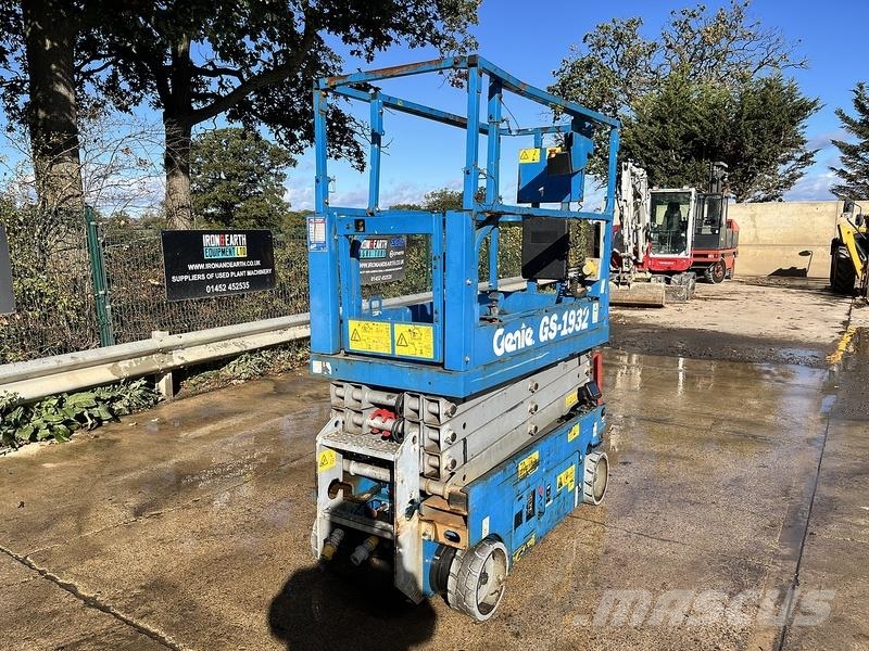 Genie GS-1932 Scissor Lift Construction - Others