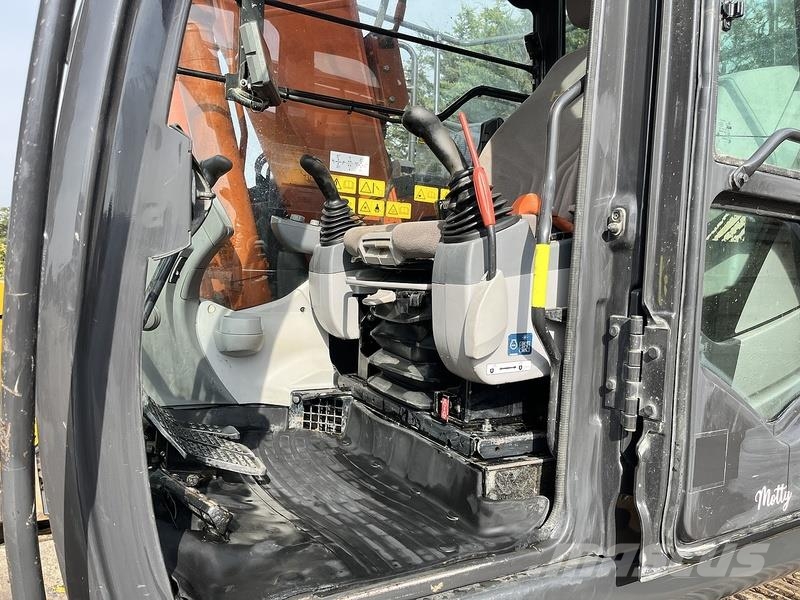 Hitachi ZX135US-6 Excavator Kāpurķēžu ekskavatori