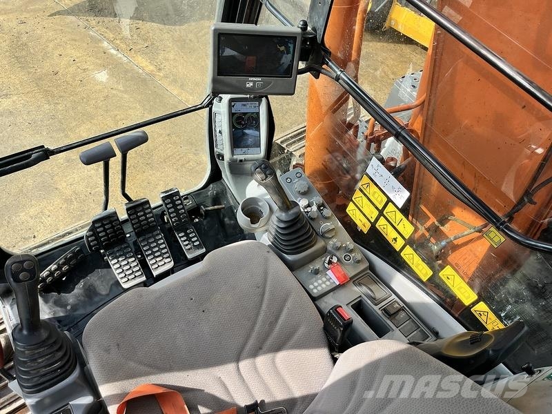 Hitachi ZX135US-6 Excavator Kāpurķēžu ekskavatori