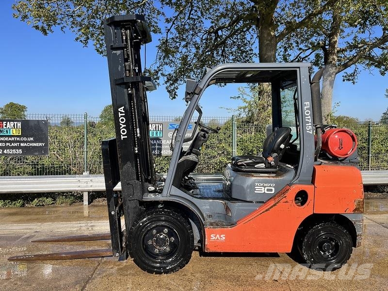 Toyota 02-8FGF30 Forklift Вилични кари-повдигачи - други