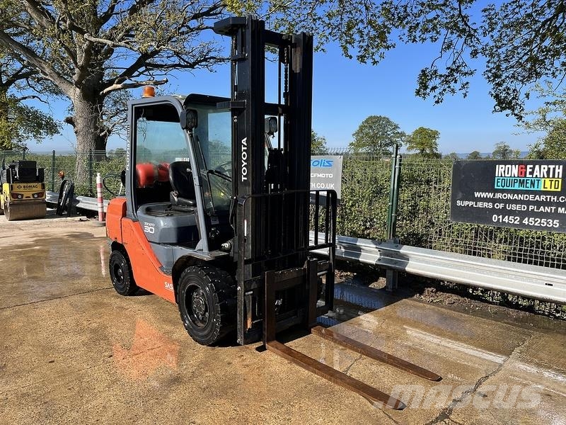 Toyota 02-8FGF30 Forklift Вилични кари-повдигачи - други