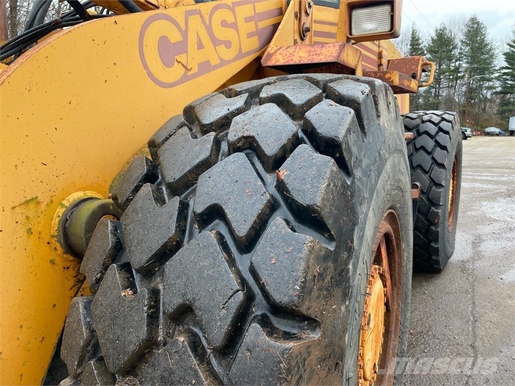 CASE 621B w/18' Snow Plow & Bucket Hjullastare