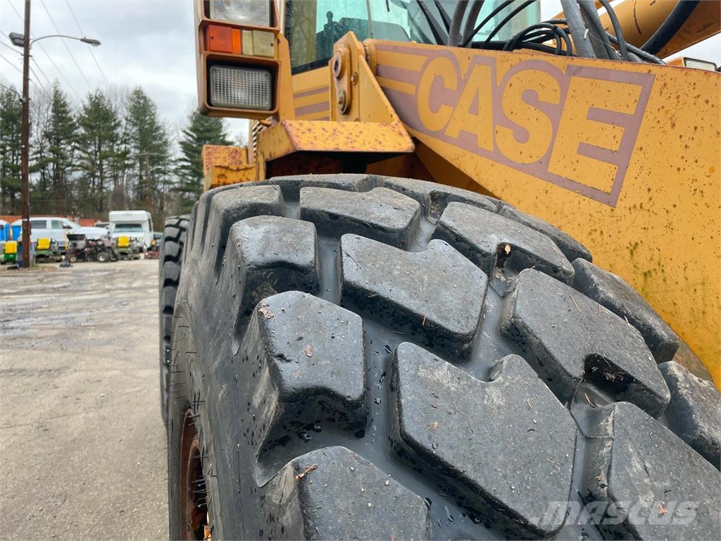 CASE 621B w/18' Snow Plow & Bucket Hjullastare