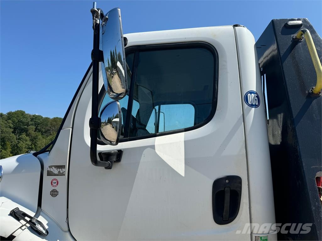 Freightliner Business Class M2 100 건설 장비 - 기타