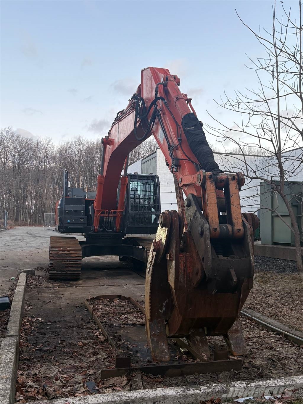 Hitachi ZX300LC-6N Bageri guseničari
