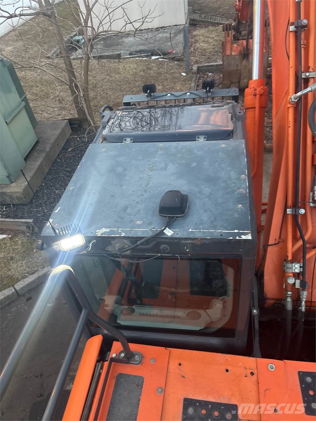 Hitachi ZX300LC-6N Bageri guseničari