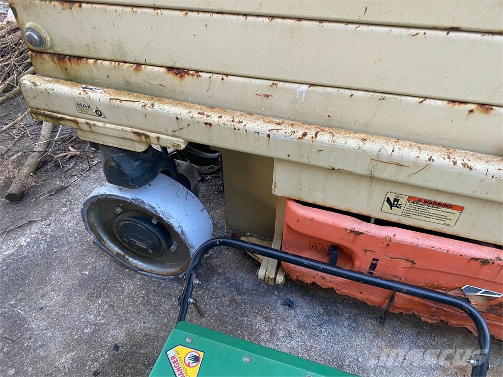 JLG 2630ES 剪叉式升降机