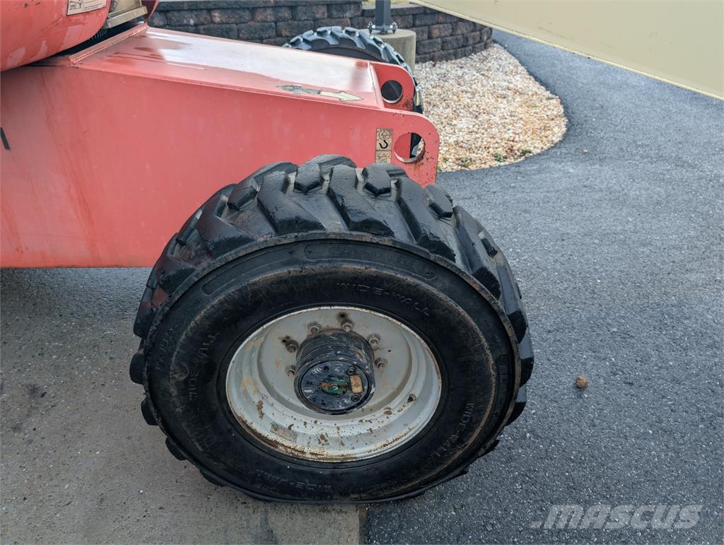 JLG 600S Booms and arms