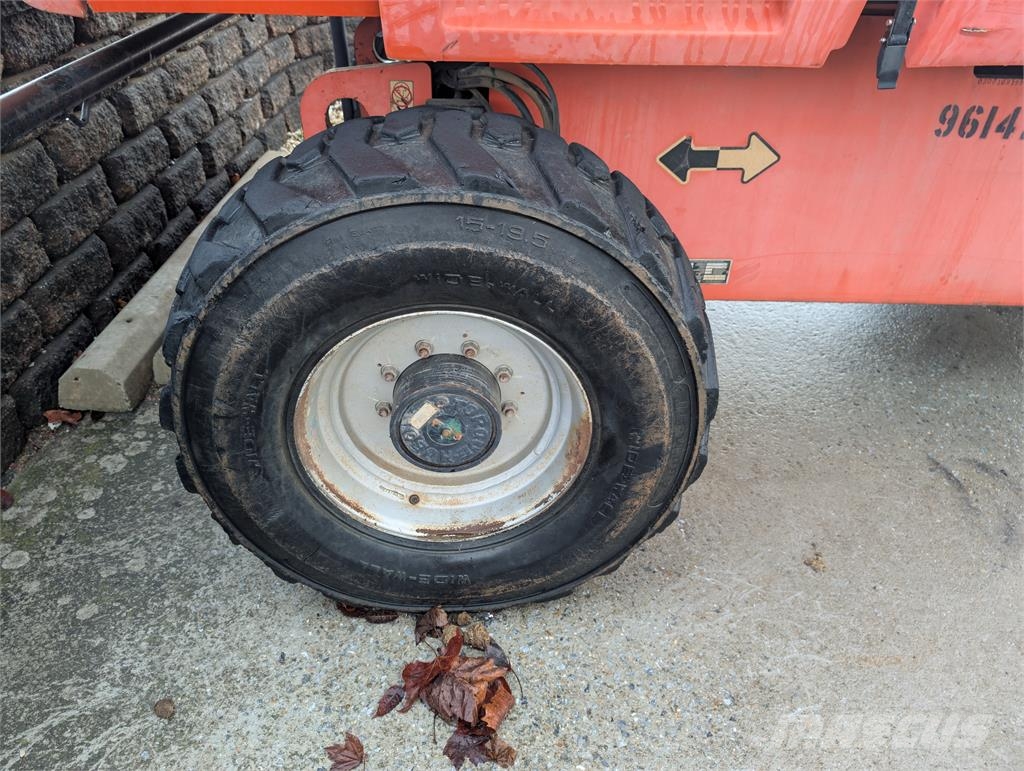 JLG 600S Booms and arms