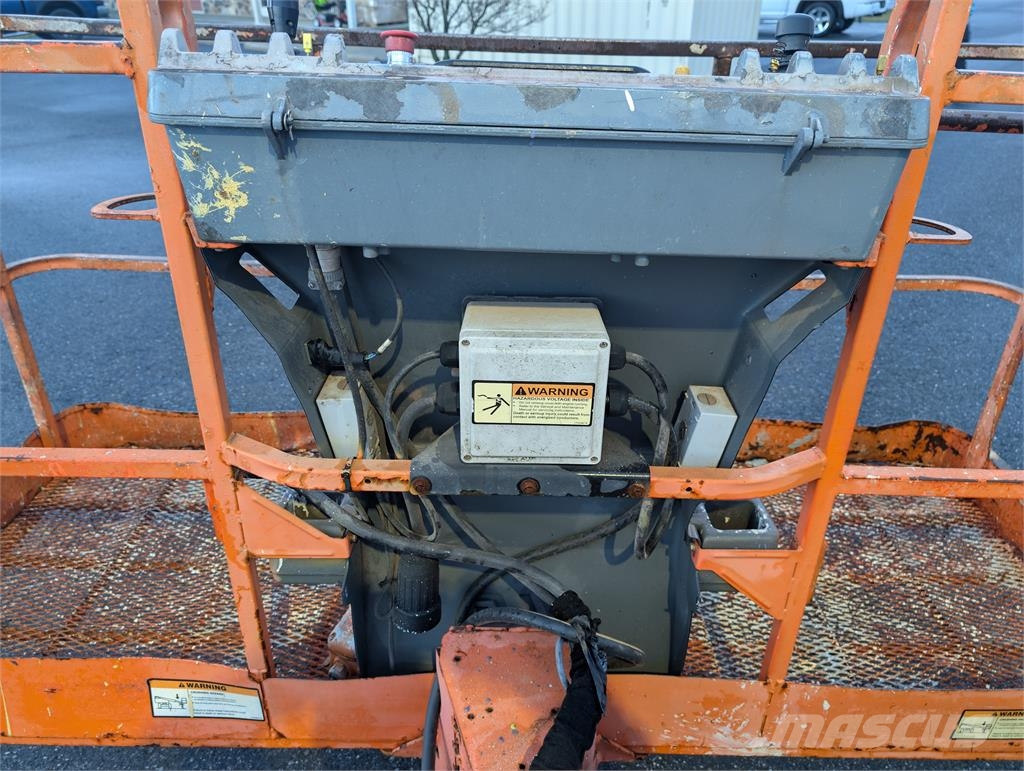 JLG 600S Booms and arms