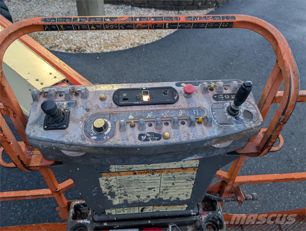 JLG 600S Booms and arms