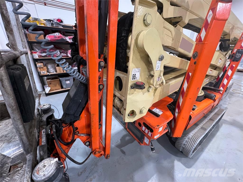 JLG X600AJ Booms and arms