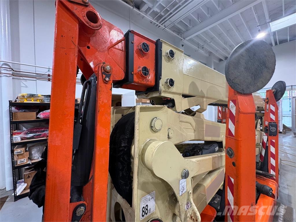 JLG X600AJ Booms and arms