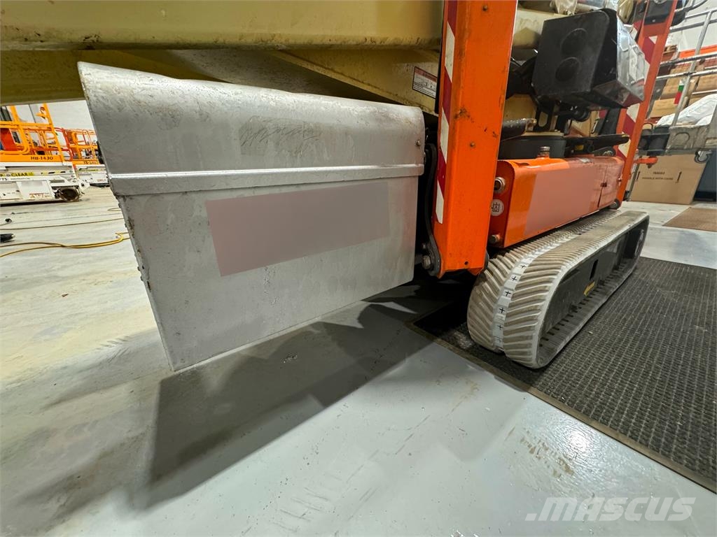 JLG X600AJ Booms and arms