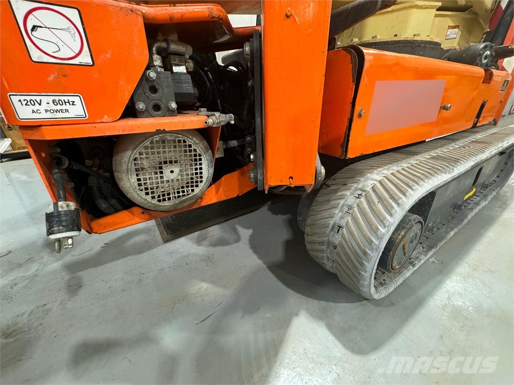 JLG X600AJ Booms and arms