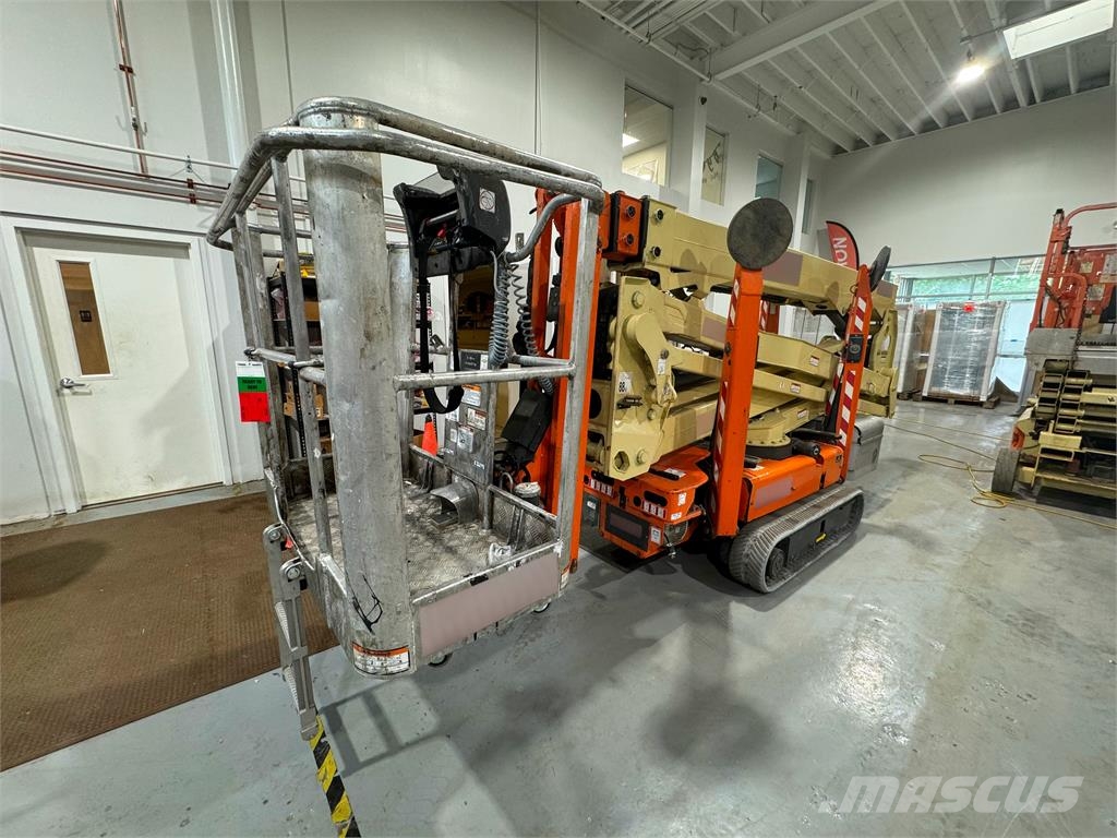 JLG X600AJ Booms and arms