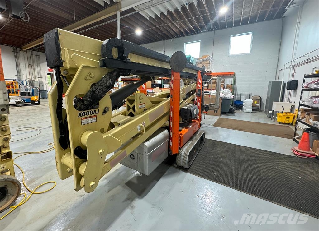 JLG X600AJ Booms and arms