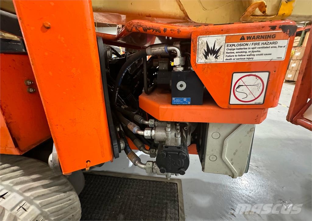 JLG X600AJ Booms and arms