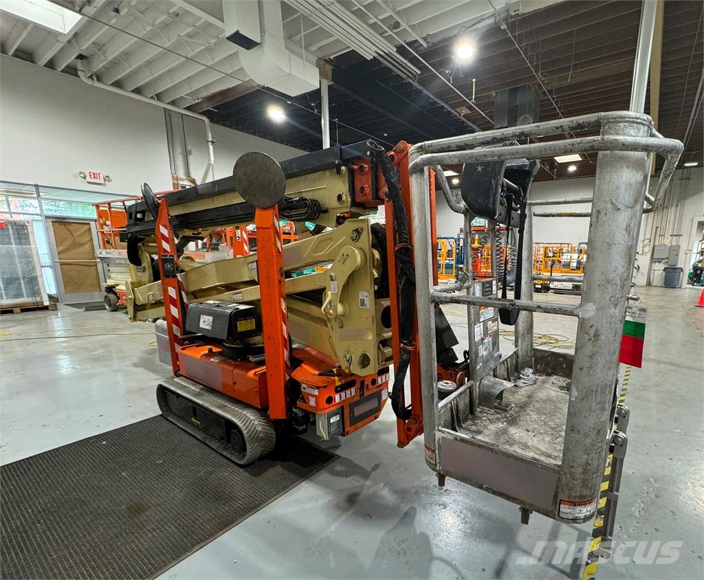 JLG X600AJ Booms and arms