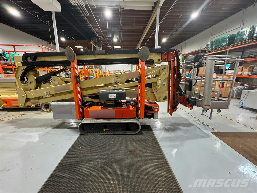 JLG X600AJ Booms and arms