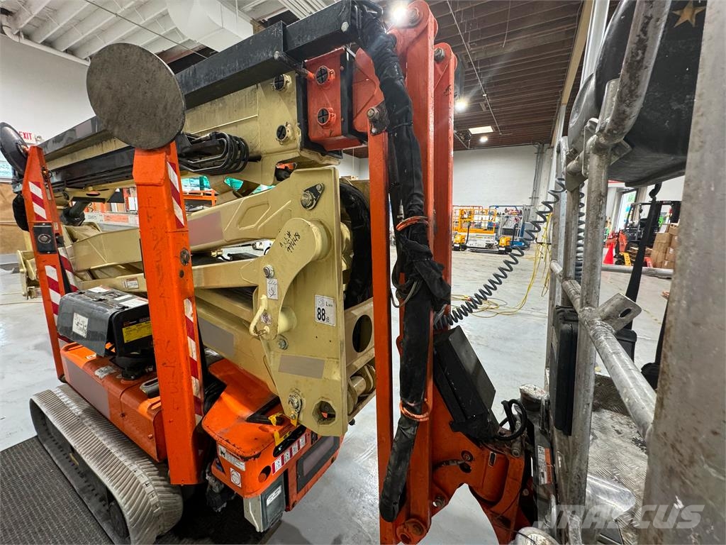 JLG X600AJ Booms and arms