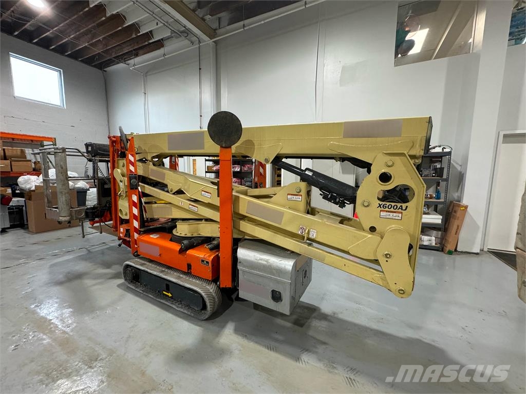 JLG X600AJ Booms and arms