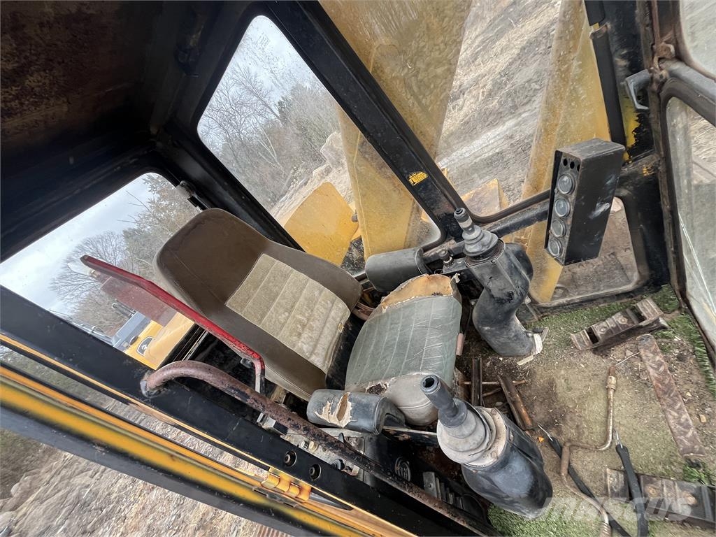 John Deere 690B Excavatoare pe șenile