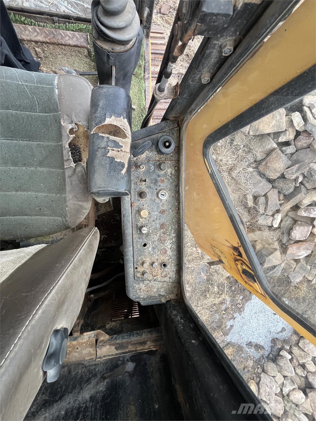 John Deere 690B Excavatoare pe șenile
