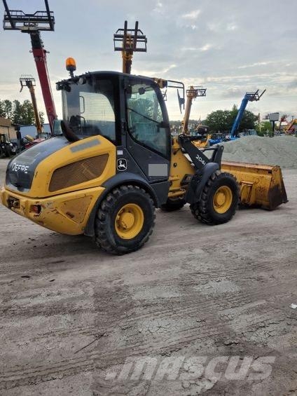 John Deere 204L Cargadoras sobre ruedas