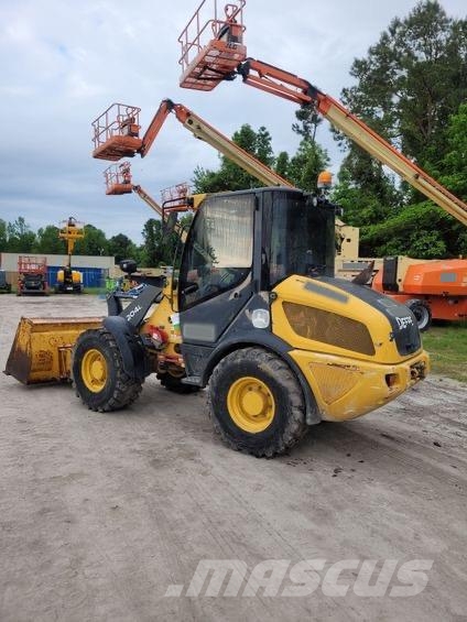 John Deere 204L Cargadoras sobre ruedas