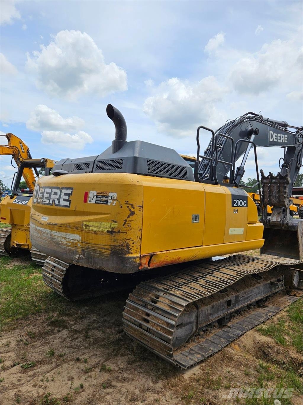 John Deere 210G LC حفارات زحافة