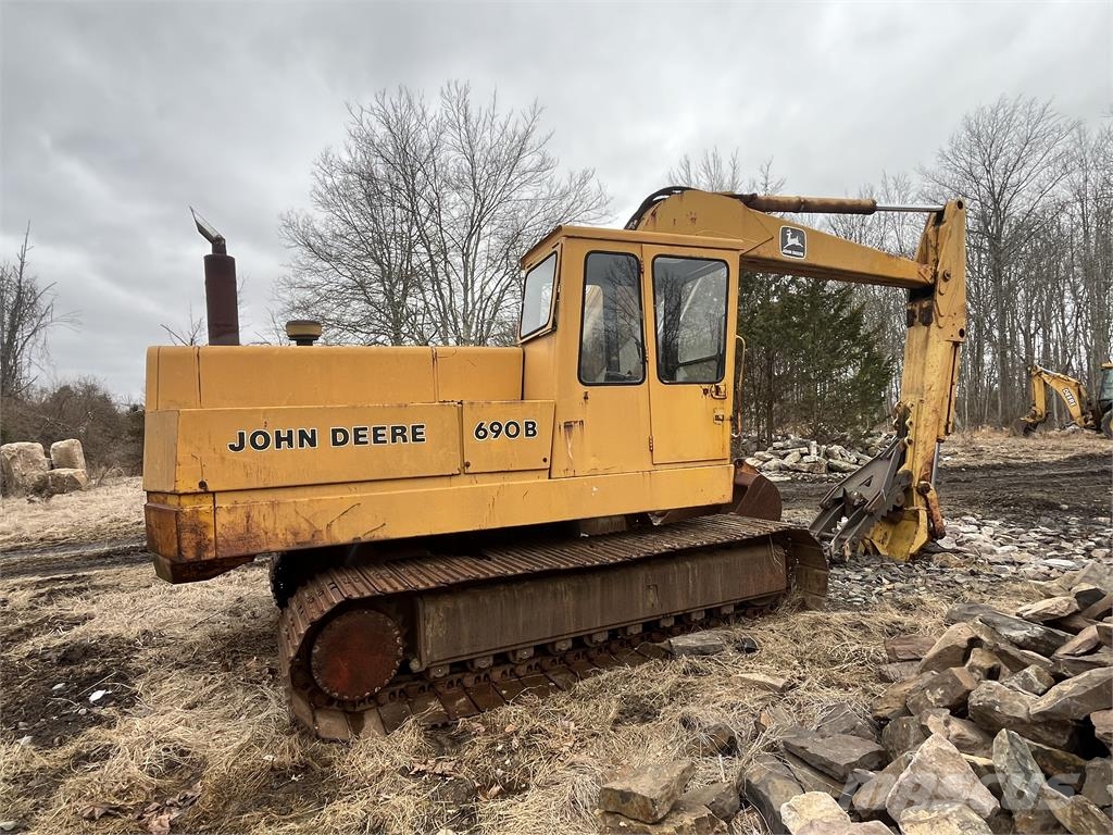 John Deere 690B Excavatoare pe șenile