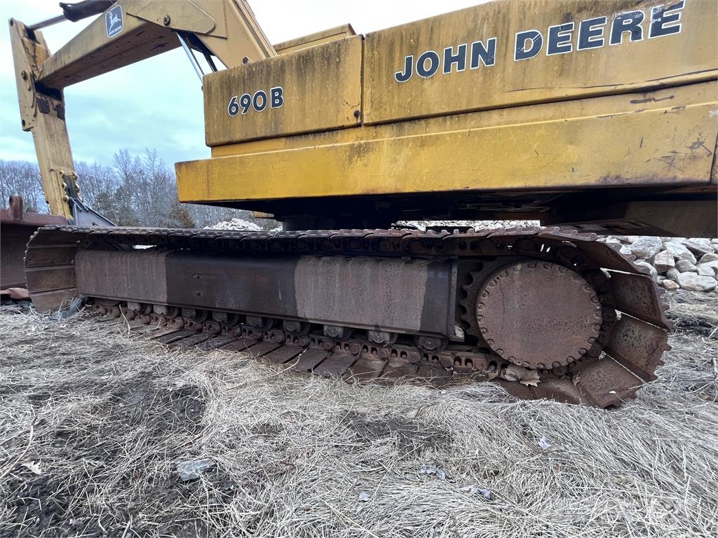 John Deere 690B Excavatoare pe șenile