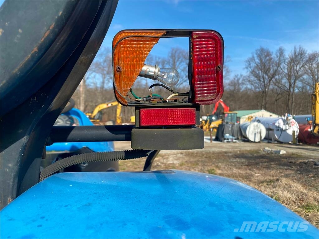 New Holland TC45D Trattori
