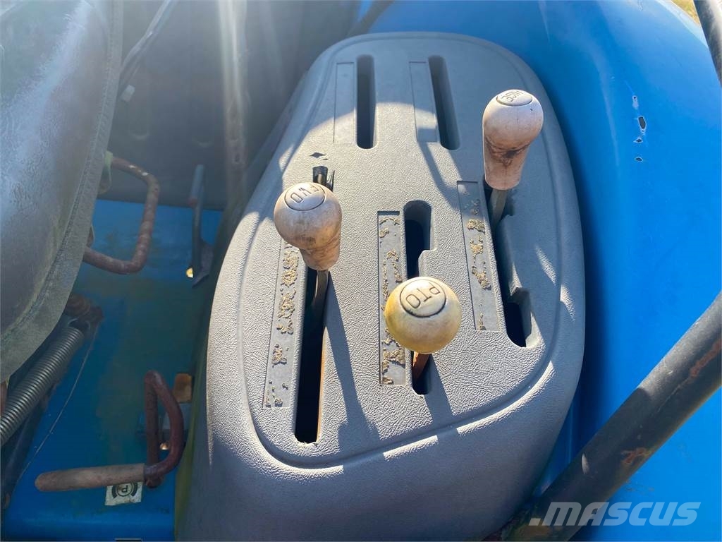 New Holland TC45D Trattori
