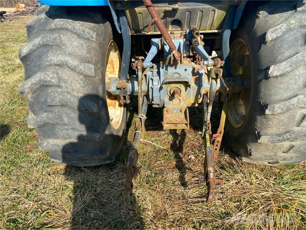 New Holland TC45D Trattori