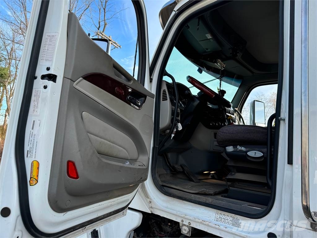 Peterbilt 567 傾卸式卡車
