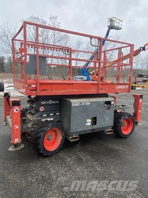 SkyJack SJ6826RT Schaarhoogwerkers