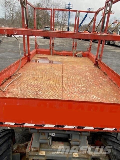 SkyJack SJ6826RT Schaarhoogwerkers