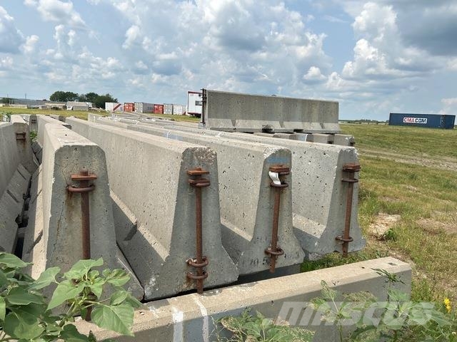 100 ft of Concrete Barricades Municipal / general purpose vehicles