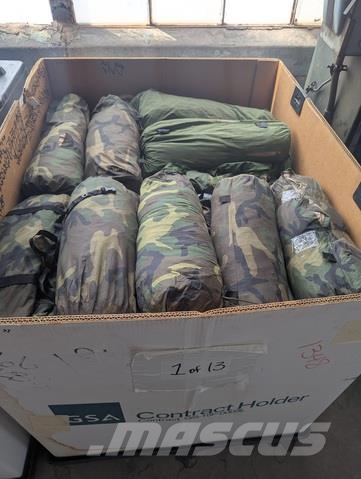13 Pallets of US Military surplus gear Sonstige Baumaschinen